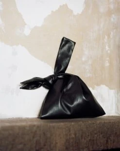 Nanushka Jen Knotted - Okobor™ Alt-Leather Clutch Bag With Knot Detailing - Black -Nanushka Wear Shop 6101703924666 .pic hd WEBSIZE