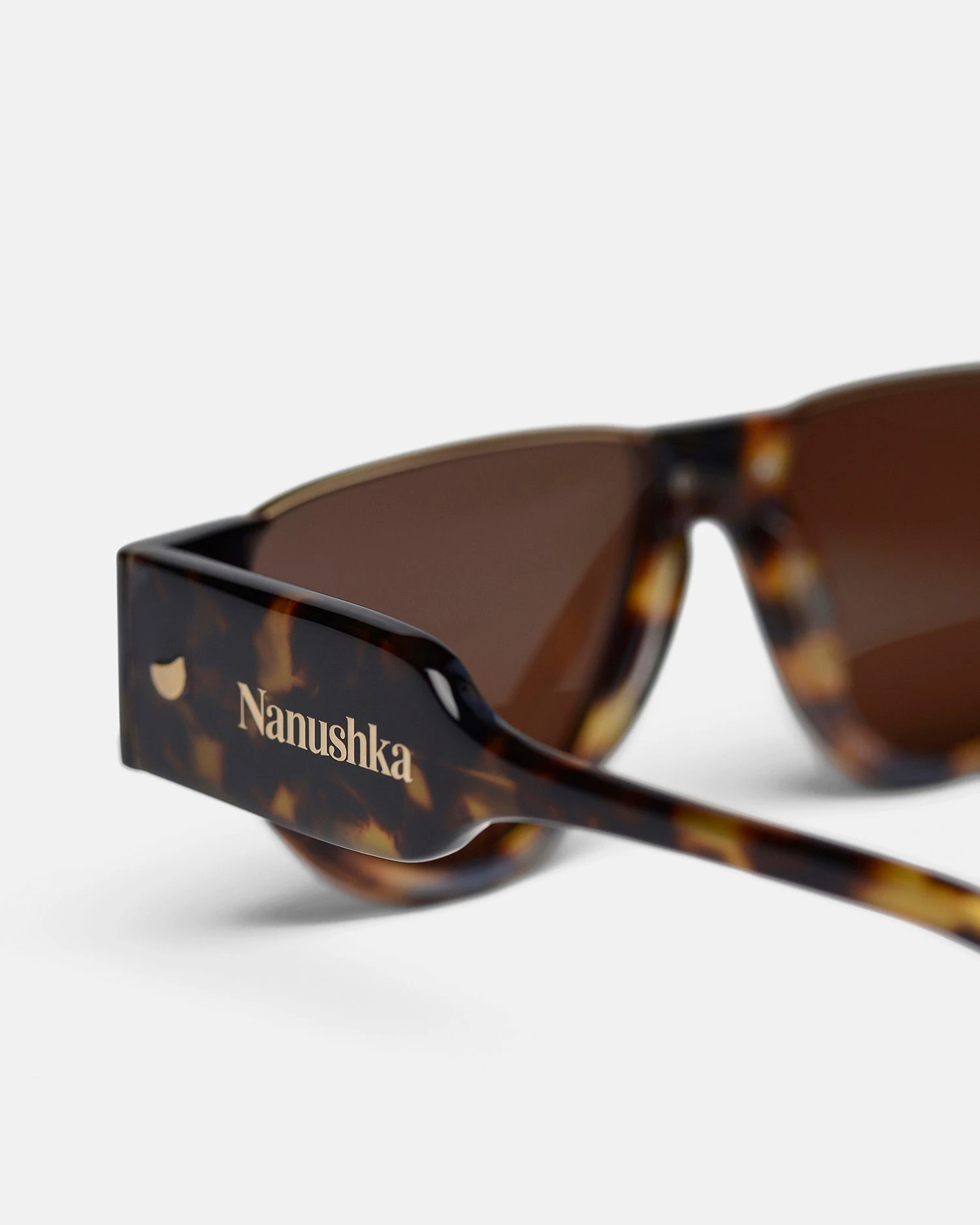 Nanushka Daylin - Bio-Plastic Triangular Sunglasses - Dark Amber 5 Nanushka Daylin - Bio-Plastic Triangular Sunglasses - Dark Amber - Image 3