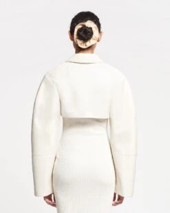 Nanushka Brisia - Cropped Regenerated Leather Bolero - Creme 10 Nanushka Brisia - Cropped Regenerated Leather Bolero - Creme -Nanushka Wear Shop NAN SS24 ECOMM WW TOP DETAIL CROPPED 154