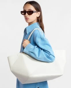 Nanushka The Origami Tote Large - Alt-Nappa Large Tote - Off - Off White 17 Nanushka The Origami Tote Large - Alt-Nappa Large Tote - Off - Off White -Nanushka Wear Shop NW22PFBG05771 THE ORIGAMI TOTE LARGE OFF WHITE ALT NAPPA 02