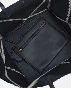 Nanushka The Origami Tote Large - Alt-Nappa Crochet Large Tote - Black Creme 15 Nanushka The Origami Tote Large - Alt-Nappa Crochet Large Tote - Black Creme -Nanushka Wear Shop THEORIGAMITOTELARGE BLACK CREME VEGANNAPPAPATCHWORK 06