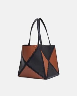 Nanushka The Origami Tote - Alt-Nappa Crochet Tote - Tan/Black Fw22 14 Nanushka The Origami Tote - Alt-Nappa Crochet Tote - Tan/Black Fw22 -Nanushka Wear Shop THEORIGAMITOTE TAN BLACK VEGANNAPPAPATCHWORK 02
