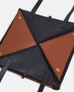Nanushka The Origami Tote - Alt-Nappa Crochet Tote - Tan/Black Fw22 11 Nanushka The Origami Tote - Alt-Nappa Crochet Tote - Tan/Black Fw22 -Nanushka Wear Shop THEORIGAMITOTE TAN BLACK VEGANNAPPAPATCHWORK 06