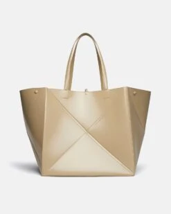 Nanushka The Origami Tote Large - Patent Alt-Nappa Large Tote - Pebble -Nanushka Wear Shop THE ORIGAMI TOTE LARGE PEBBLE PATENT VEGAN LEATHER 03 2d38814c c018 4b03 a08a 917fe680c9aa