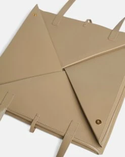 Nanushka The Origami Tote Large - Patent Alt-Nappa Large Tote - Pebble -Nanushka Wear Shop THE ORIGAMI TOTE LARGE PEBBLE PATENT VEGAN LEATHER 07 053e9f83 bb17 40c4 955c 1cb8f6324c86